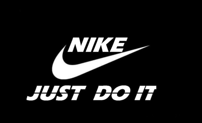Logo giày chạy bộ Nike và Adidas