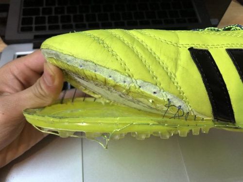 Khâu giày đá bóng